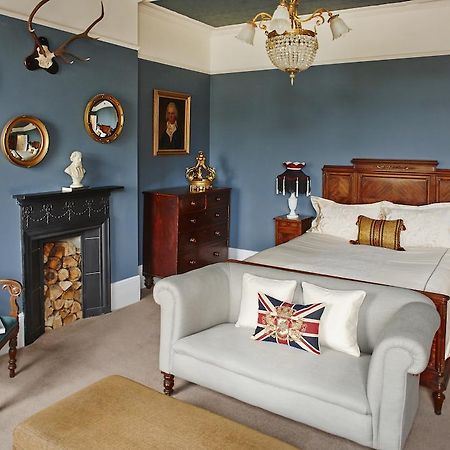 The Bradley Hotel เชลเทนแฮม ภายนอก รูปภาพ