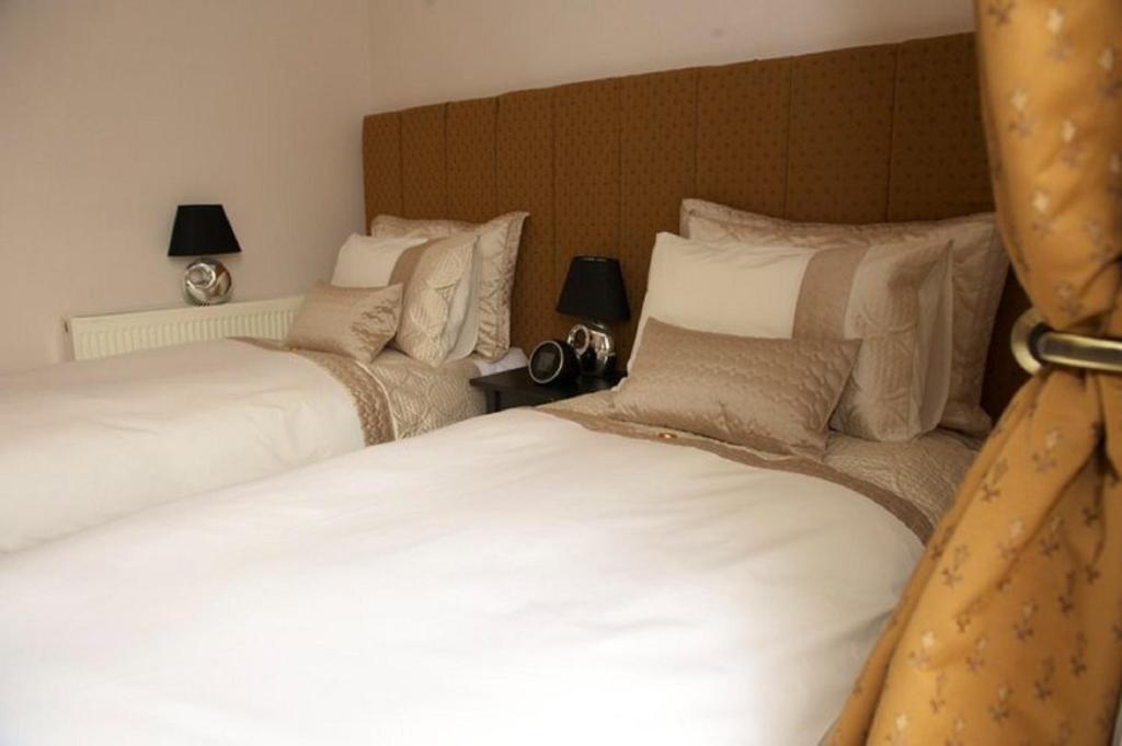The Bradley Hotel เชลเทนแฮม ห้อง รูปภาพ