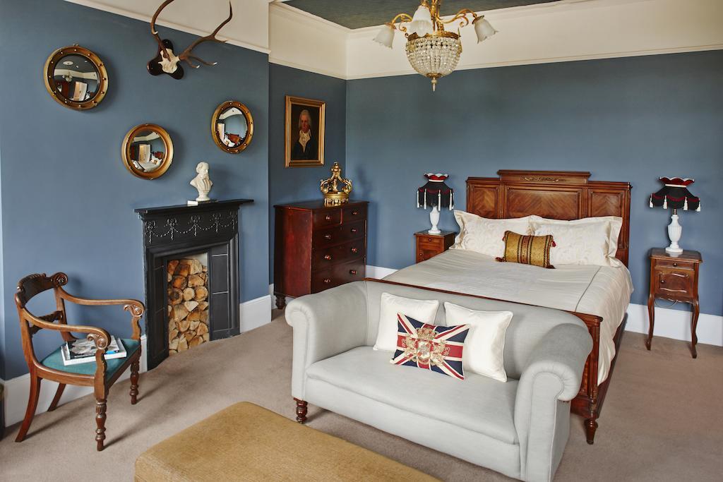The Bradley Hotel เชลเทนแฮม ภายนอก รูปภาพ