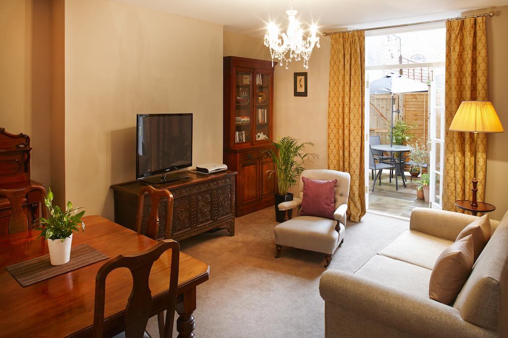 The Bradley Hotel เชลเทนแฮม ภายนอก รูปภาพ