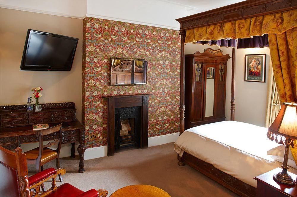 The Bradley Hotel เชลเทนแฮม ภายนอก รูปภาพ