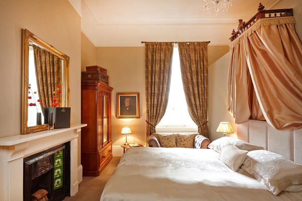 The Bradley Hotel เชลเทนแฮม ภายนอก รูปภาพ
