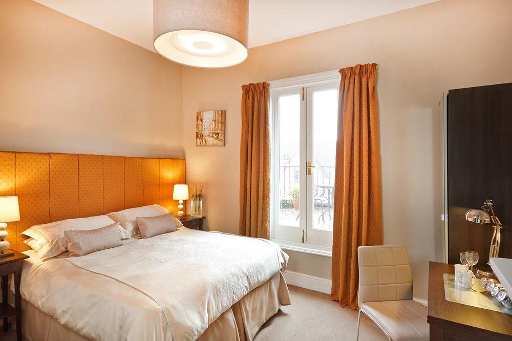 The Bradley Hotel เชลเทนแฮม ภายนอก รูปภาพ