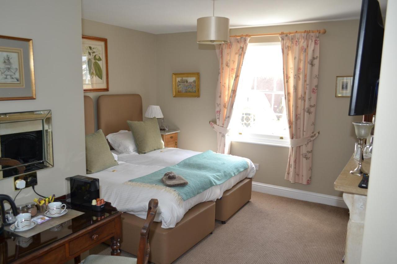 The Bradley Hotel เชลเทนแฮม ภายนอก รูปภาพ