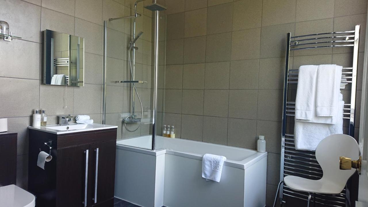 The Bradley Hotel เชลเทนแฮม ภายนอก รูปภาพ