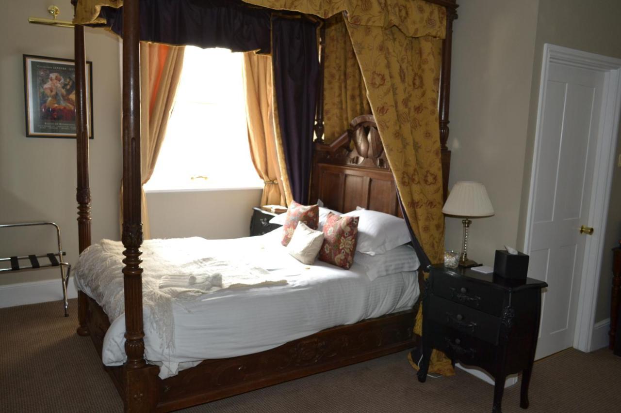 The Bradley Hotel เชลเทนแฮม ภายนอก รูปภาพ